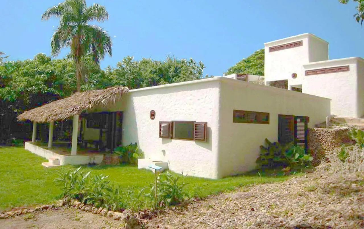La Cueva Eco-Lodge Las Galeras